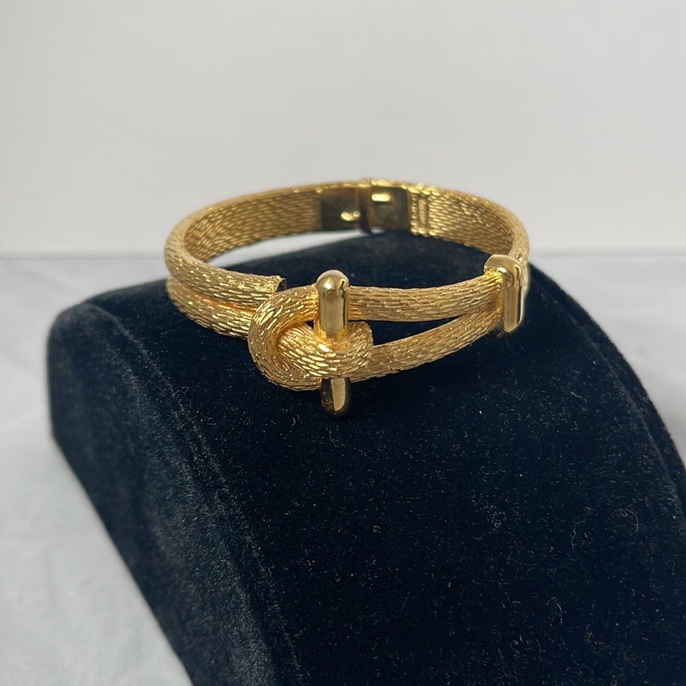 Vintage 1980s gold Crown Trifari fancy chunky bangle bracelet gold finish